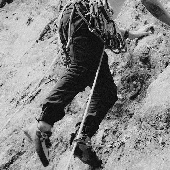 Kletterhosen von HAE mit bester Elastizität zum Klettern, Bouldern, Mehrseillängen, Alpinklettern.