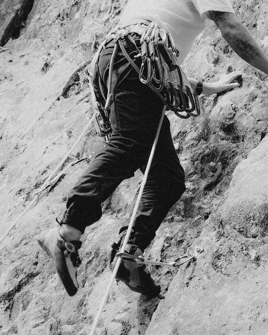 Kletterhosen von HAE mit bester Elastizität zum Klettern, Bouldern, Mehrseillängen, Alpinklettern.