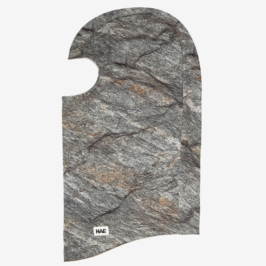HAE The Stormerer Sturmmaske in Gneiss-Grau, Flat Lay – atmungsaktive Balaclava aus Polyester-Elastan-Mix für Skitouren und Wandern