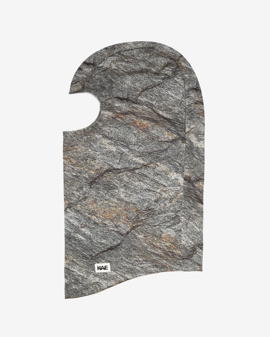 HAE The Stormerer Sturmmaske in Gneiss-Grau, Flat Lay – atmungsaktive Balaclava aus Polyester-Elastan-Mix für Skitouren und Wandern