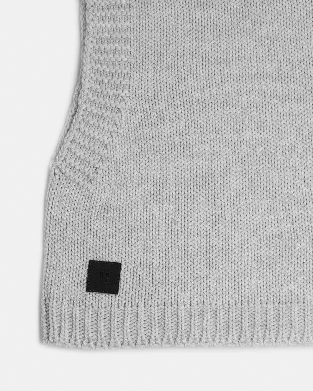 HAE Hood mit schönem Kunstlederpatch